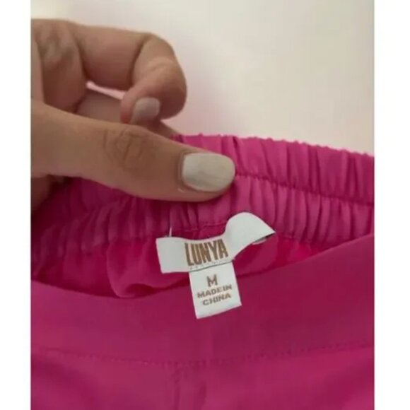 LUNYA Washable Silk Tee Set Caffeinated Pink Pajamas Size Medium w Scrunchie NEW - Picture 8 of 8